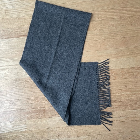 Gray Fringe Baby Alpaca Wool Scarf In Excellent Condition - Picture 3 of 5